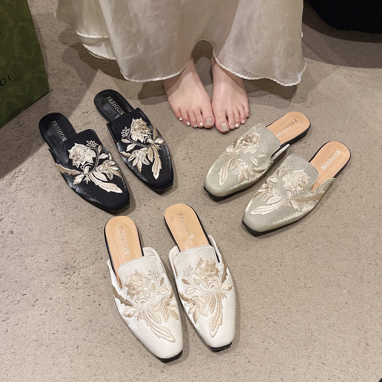 

2026 Embroidery Women Mules Slippers Luxury Fashion Elegant Pointed Toe Slides Shoes Ladies Dress Flats Sandalias