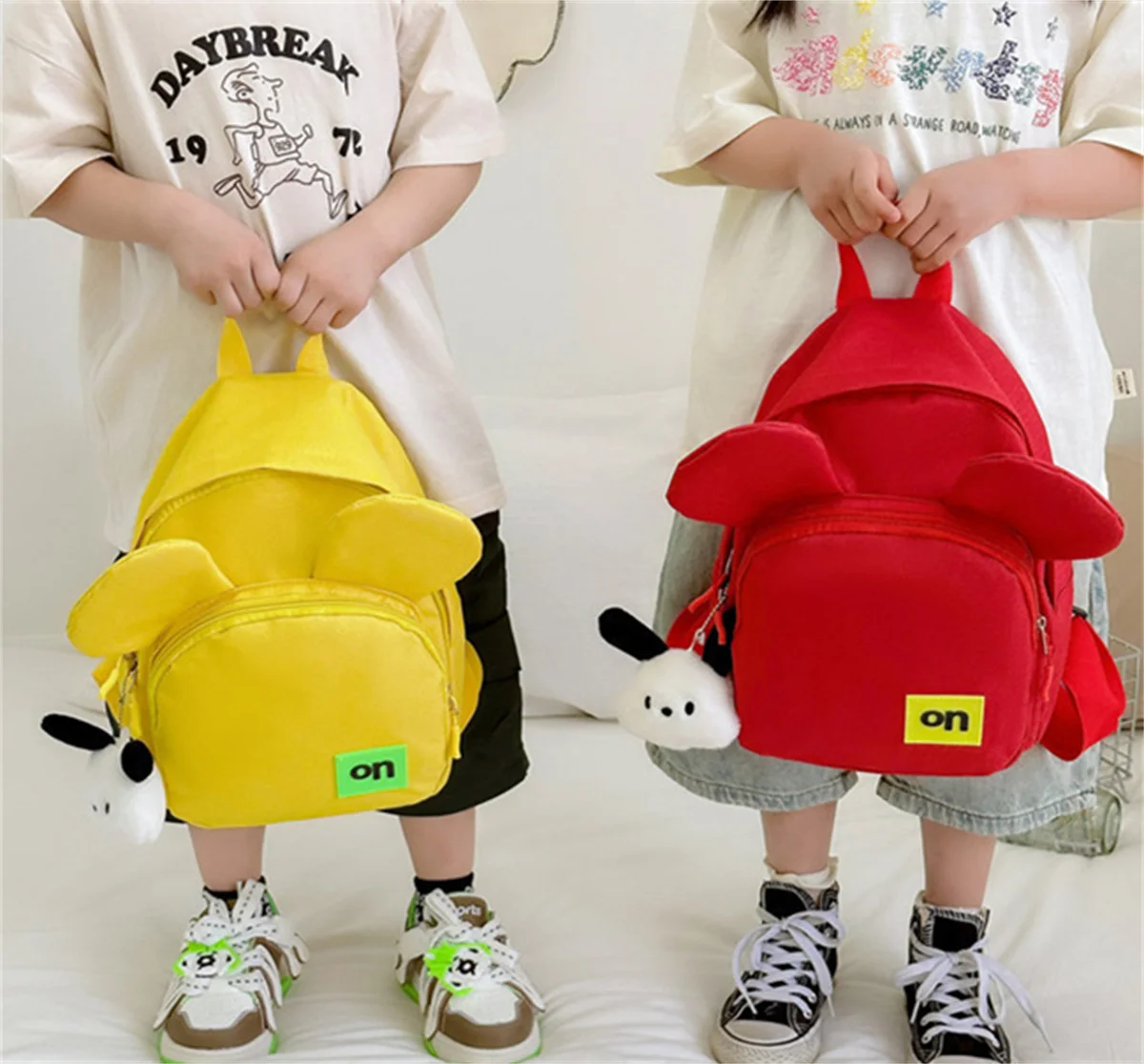 Mochila escolar personalizada para niños y niñas, bolso de viaje con nombre bordado de dibujos animados, Color caramelo con nombre