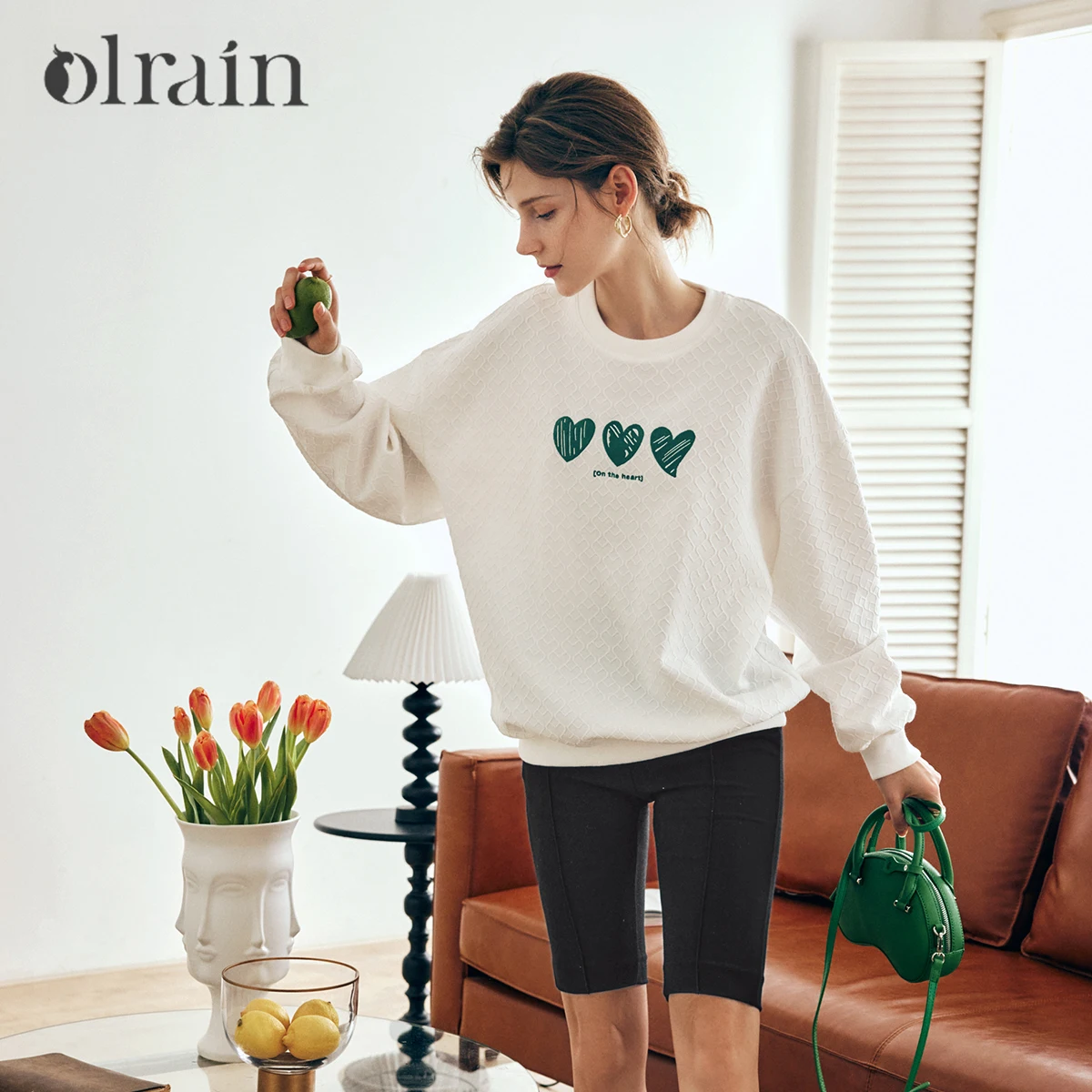OLrain White Graphic Sweatshirts Women's Love Embroidered O-neck Pullover 2026 Autumn Woman Oversize Long Sleeve Tops O22QR62629
