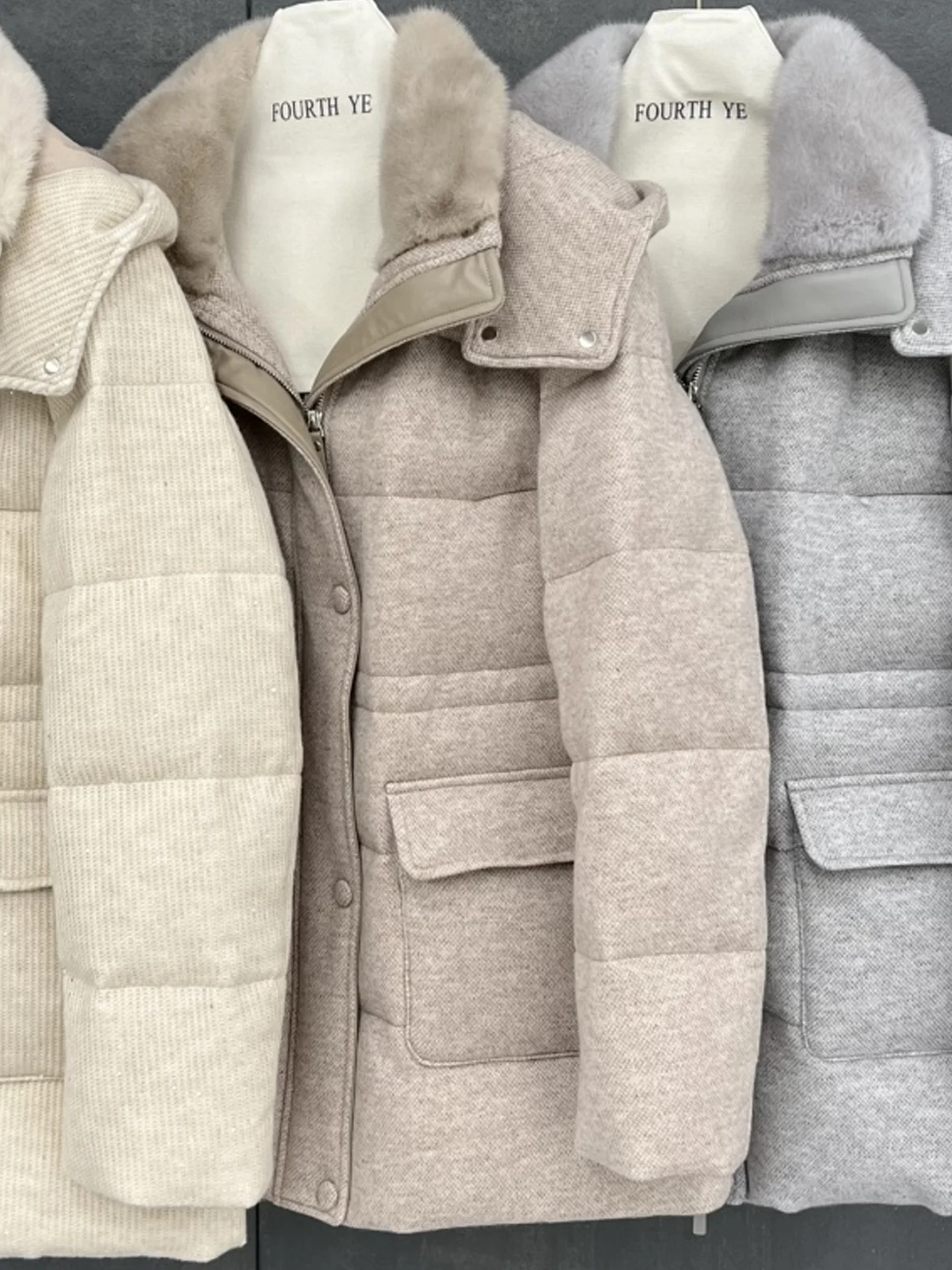 2025 الشتاء الشباب نمط فرو المنك طوق الأبيض أوزة أسفل سترة المرأة المتوسطة وطويلة الدافئة مقنعين معطف الفرو