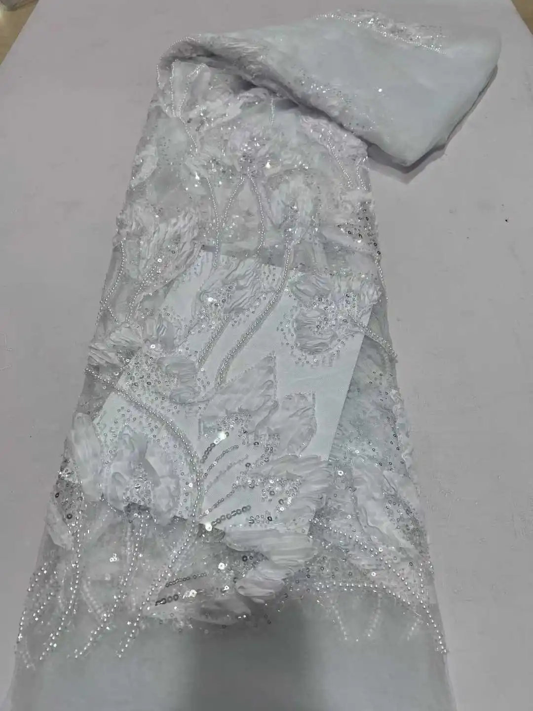 2025 رائجة البيع أحدث النيجيري الأفريقي فرنسا تول أقمشة الدانتيل مع الخرز الترتر الراقية للعروس حفل زفاف خياطة فساتين