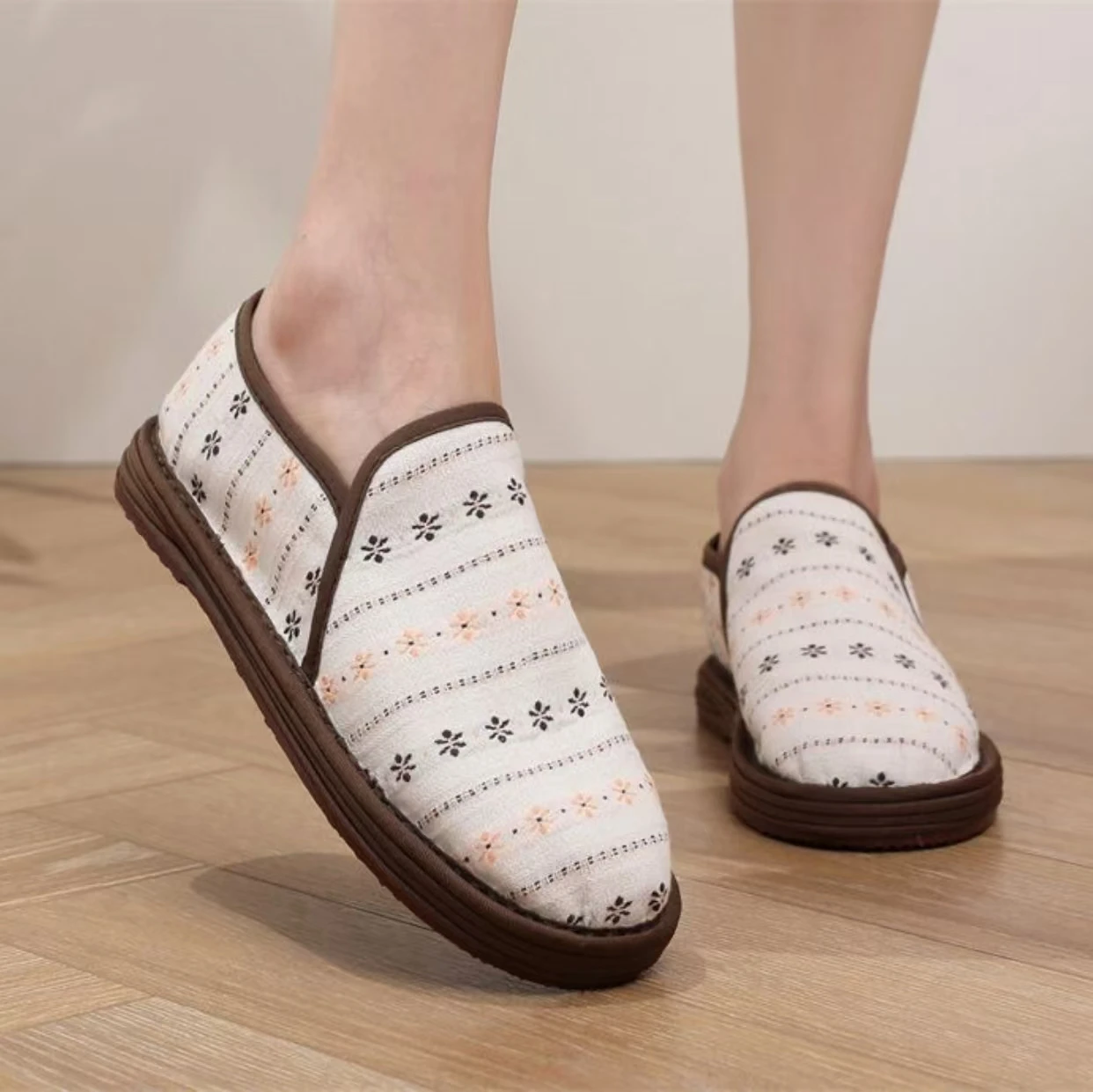 Women Flat sole Striped Print Cloth Shoes Spring Autumn New Soft Sole Shallow slip On Middle Aged And Elderly Nude Shoes
