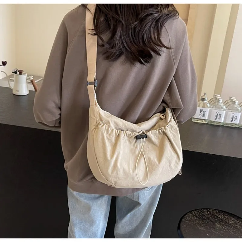 New Niche Design Shoulder Bag Fashion Nylon Waterproof Drawstring Pleated Crossbody Bag Casual Versatile Commuter Bag Saddle Bag