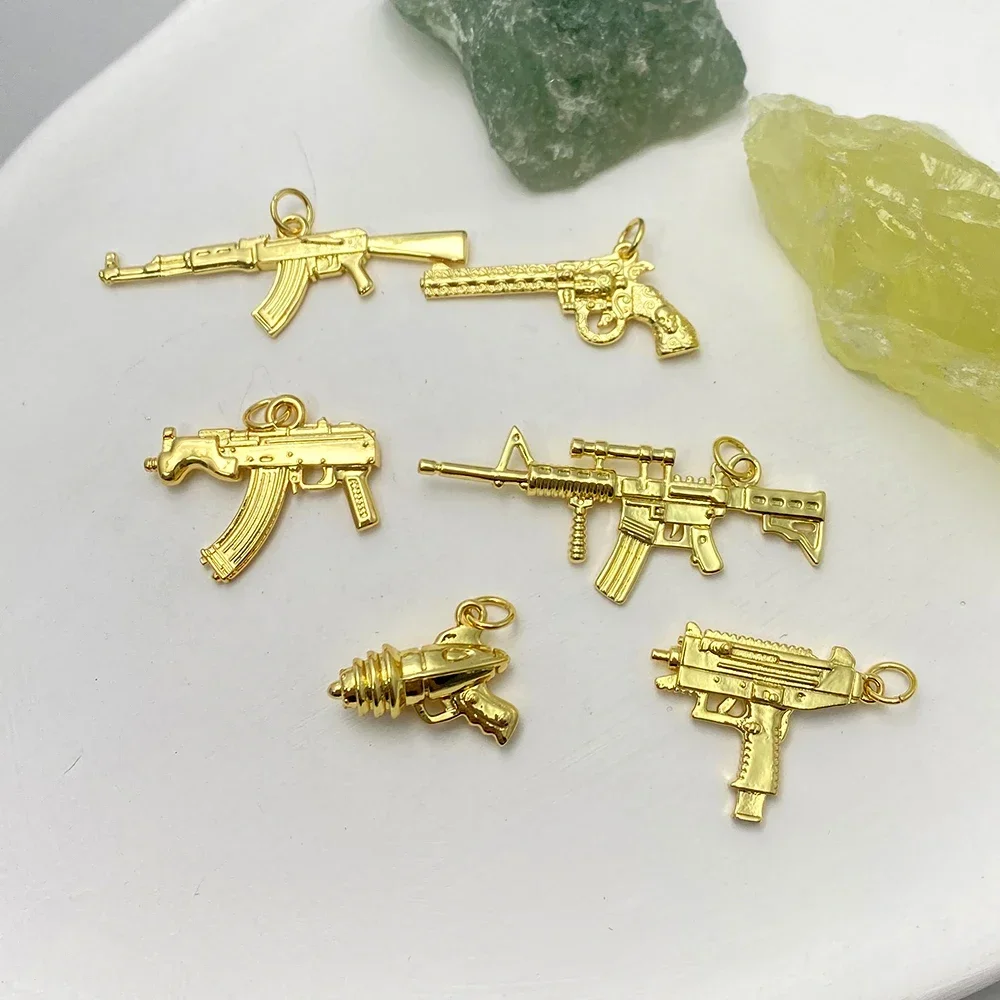 Charms Luxury Golden Color Pistol Charms Pendants For Necklace Earring Charms Wholesale For Jewelry Metal Copper Making