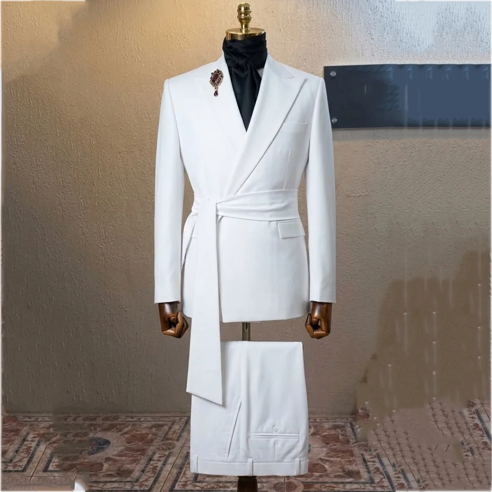 Men White Wrap Belt Suit Set Peak Lapel Solid Color Front Flat Formal Party Groom Tuxedo 2 Pieces Jacket Pants Fashion Slim Fit