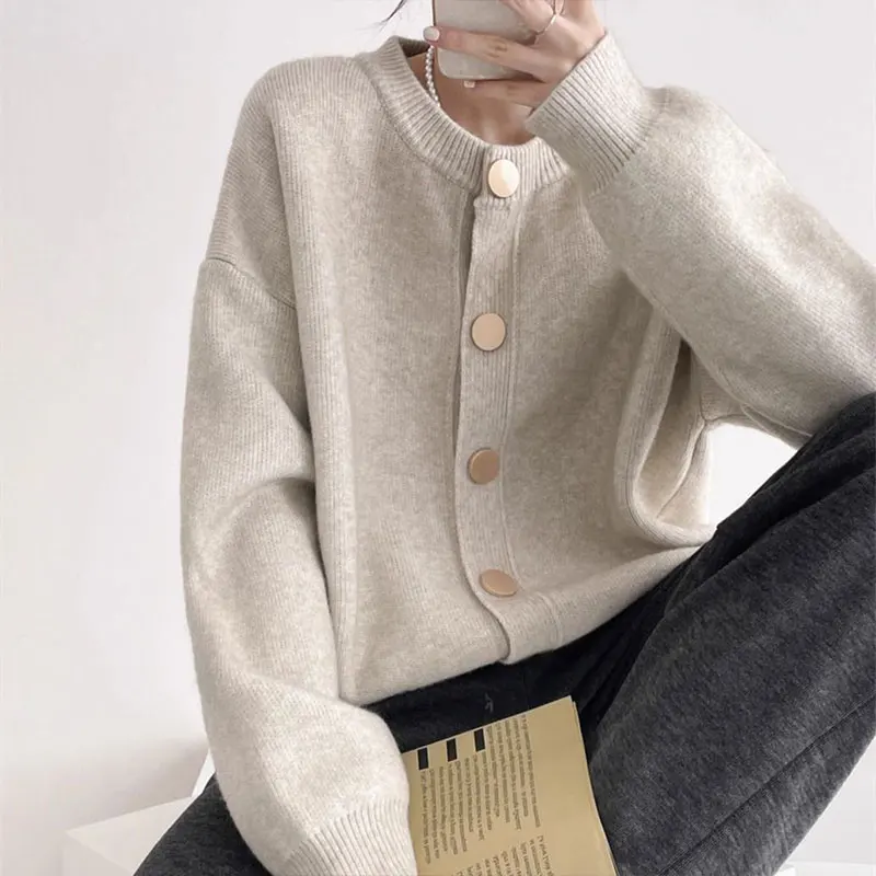 

Однотонный кардиган на пуговицах с круглым вырезом и длинными рукавами, вязаный свитер, элегантная модная женская одежда в стиле Харадзюку, свободная повседневная универсальная верхняя одежда