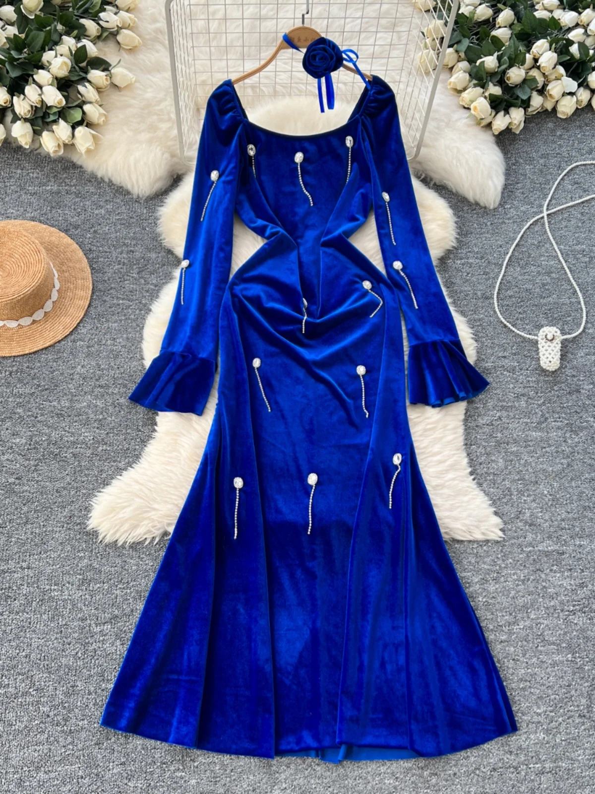 Ofallsis French Socialite Elegant Velvet Dress Winter 2024 New High end Diamond Studded Square Neck Waist Cinching Long Dresses