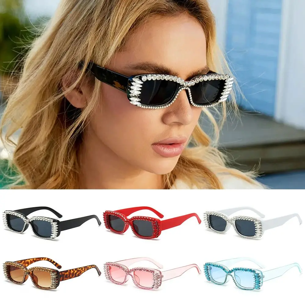 Gafas de sol con tachuelas de diamante y protección UV400, montura estrecha, sombras de diamantes de imitación negras, gafas de sol rectangulares Y2K para mujeres y hombres