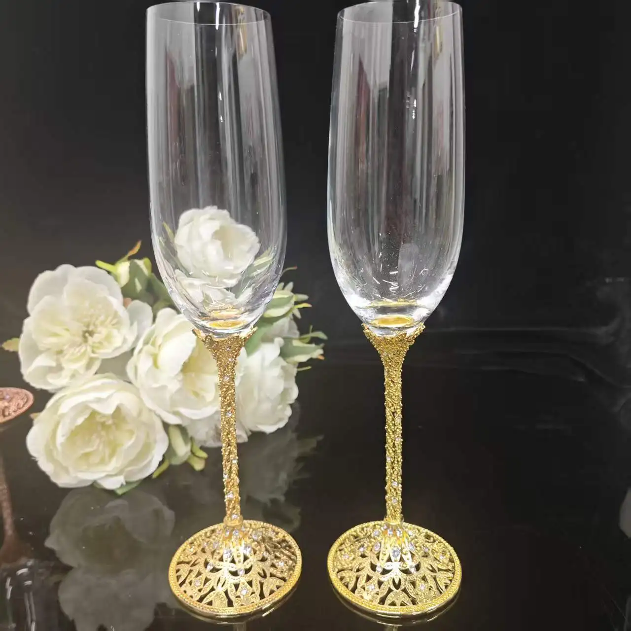 Bling Rhinestone Champagne Flutes Creative Metal Crown Red Wine Glass Transparent Glass High Goblet Cocktail Glass Wedding Party