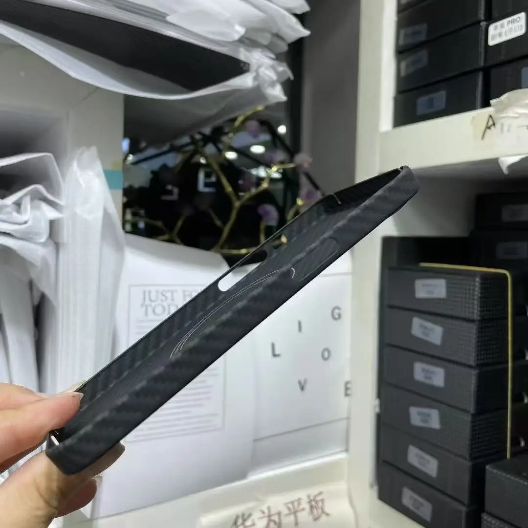 Etui Magsafe na iPhone 16E z prawdziwego włókna węglowego aramidowego, magnetyczna tylna obudowa na iPhone 16e, luksusowe etui karbonowe — zdjęcie produktu 5