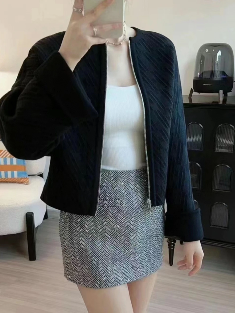 

2024 Latest Style Cardigan for Early Autumn, Short and Classic, Loose Fit, Slim and Fashionable