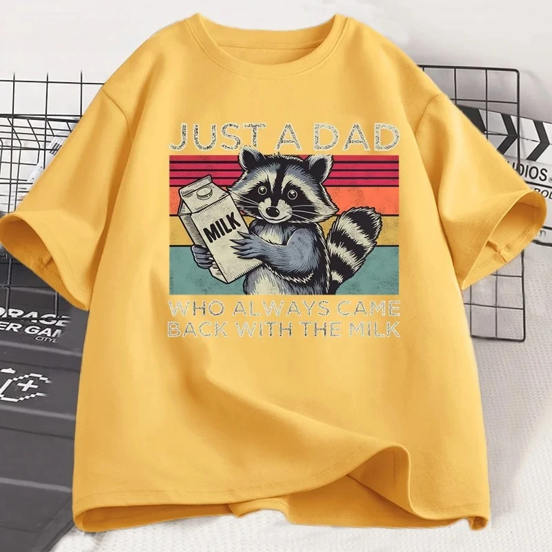مجرد أبي الذي يعود دائمًا مع الحليب تي شيرت المرأة هدية عيد الآباء مضحك الراكون المطبوعة التي شيرت أبي الزوج تي شيرت