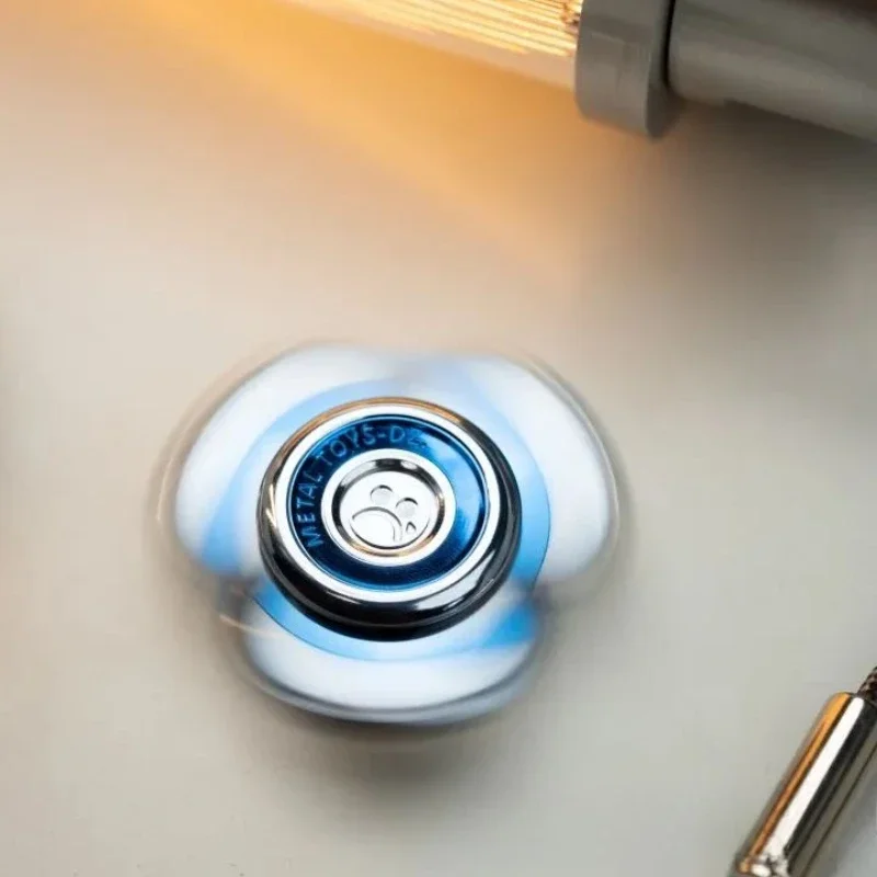 ألعاب معدنية Dz.Trefoil ببصمة الإصبع الدوران المواد المعدنية تخفيف الضغط التكنولوجيا السوداء ألعاب EDC