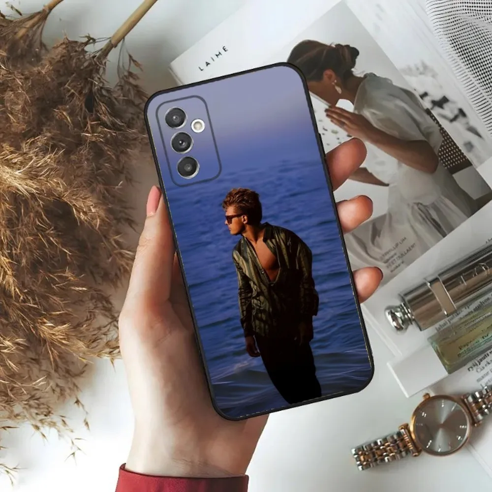 Singer L-Luis Miguel Phone Case For Samsung S24,23,22,30,21,10,9,Ultra,Plus,Lite,FE,5G Black Soft Case