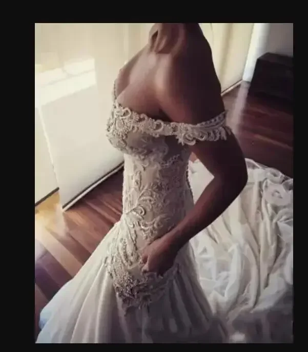 ที่กําหนดเองปิดไหล่ลูกไม้Appliquesชุดเดรสเมอร์เมดRobe De Mariée Backlessปุ่มกลับPlusขนาดชุดเจ้าสาว