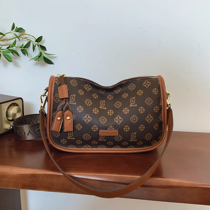 

Элегантная сумка через плечо, изготовленная из высококачественной кожи, созданная женщинами известного дизайнера с классической вневременной привлекательной