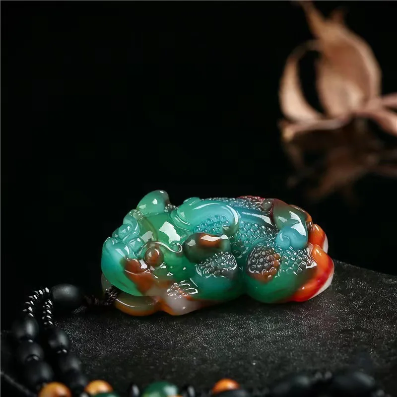 Imitazione di fabbrica Xinjiang Hetian Jade ciondolo in giada colorata materiale esterno Mongolia ciondolo in giada agata colorata dente di lupo woll