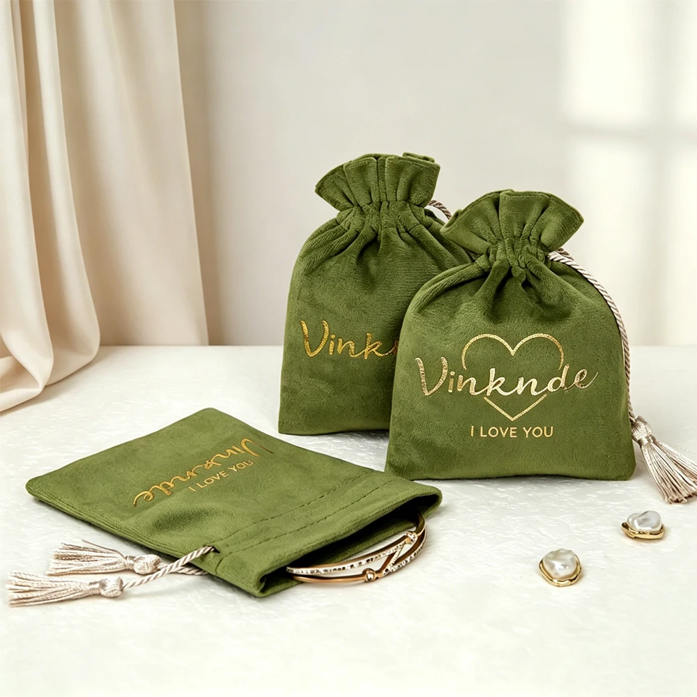 

Wholesale 100Pcs Custom Logo Velvet Drawstring Gift Bags Dust Jewelry Makeup Earrings Brooch Keychain Perfume Pouch with Tassel