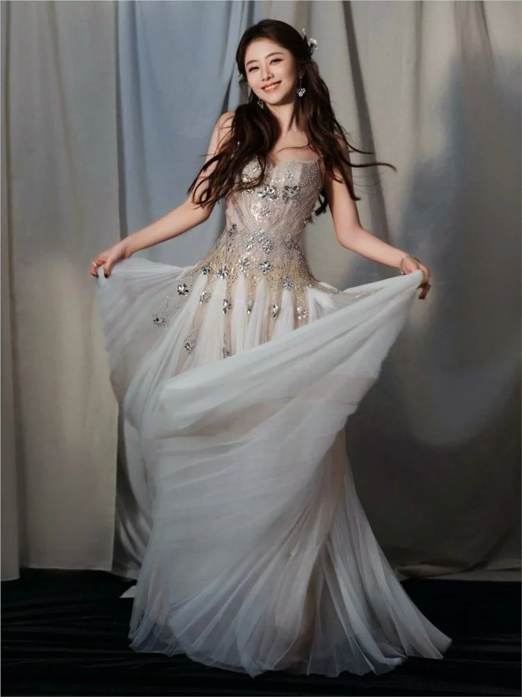 

A new strapless dress for the birthday and coming-of-age ceremony of banquet host