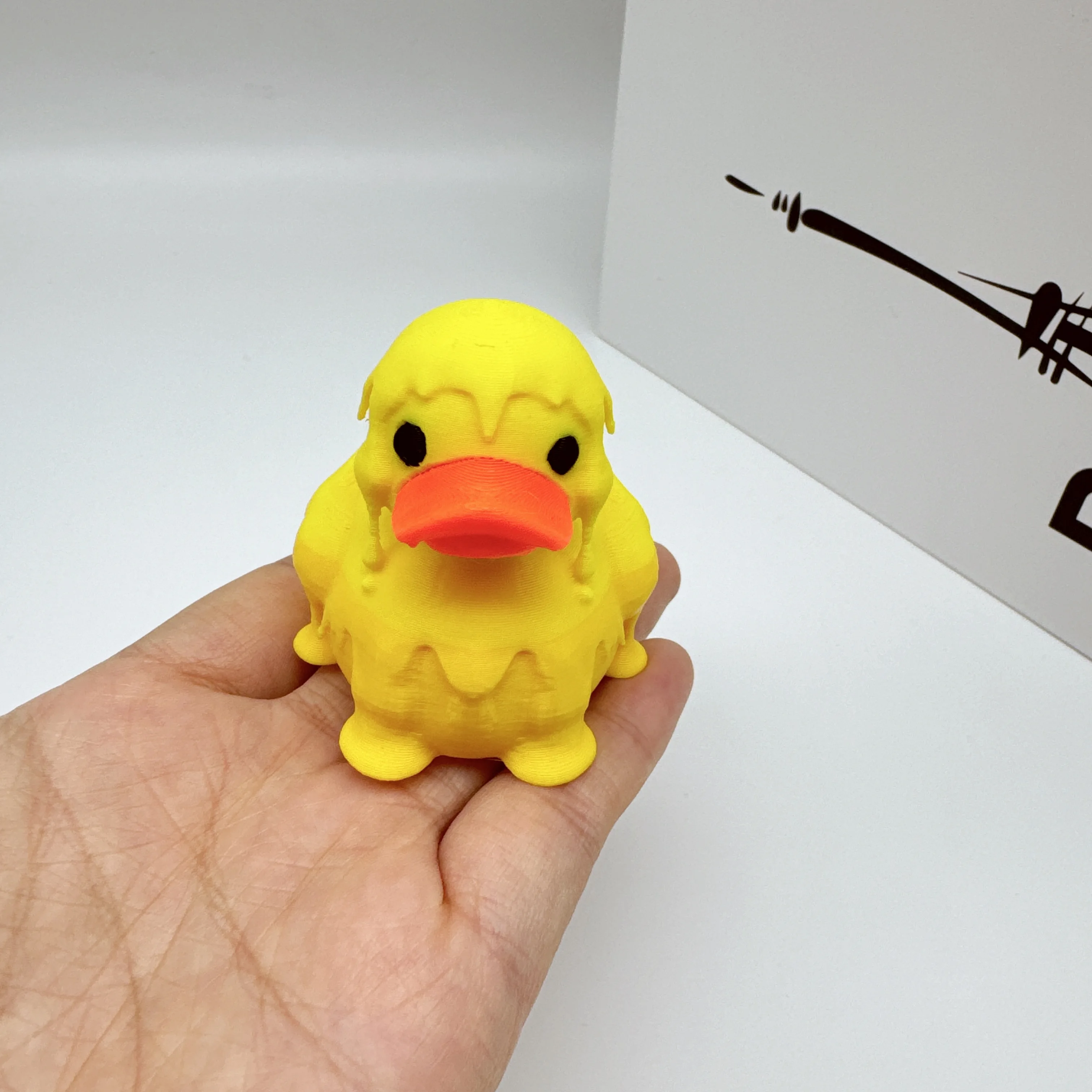 تمثال بطة صفراء مذابة ثلاثي الأبعاد، بلاستيك متين، مناسب للاستخدام الداخلي/الخارجي، سطح المكتب، الحديقة، السيارة، هدية تزيين المنزل #6