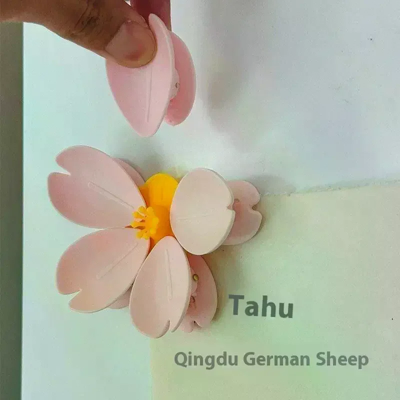Multifunctional Sakura Magnetic Clip Creative Kitchen Gadget Snack Sealer Food Storage Unique Petal Clip Home Fridge Magnet