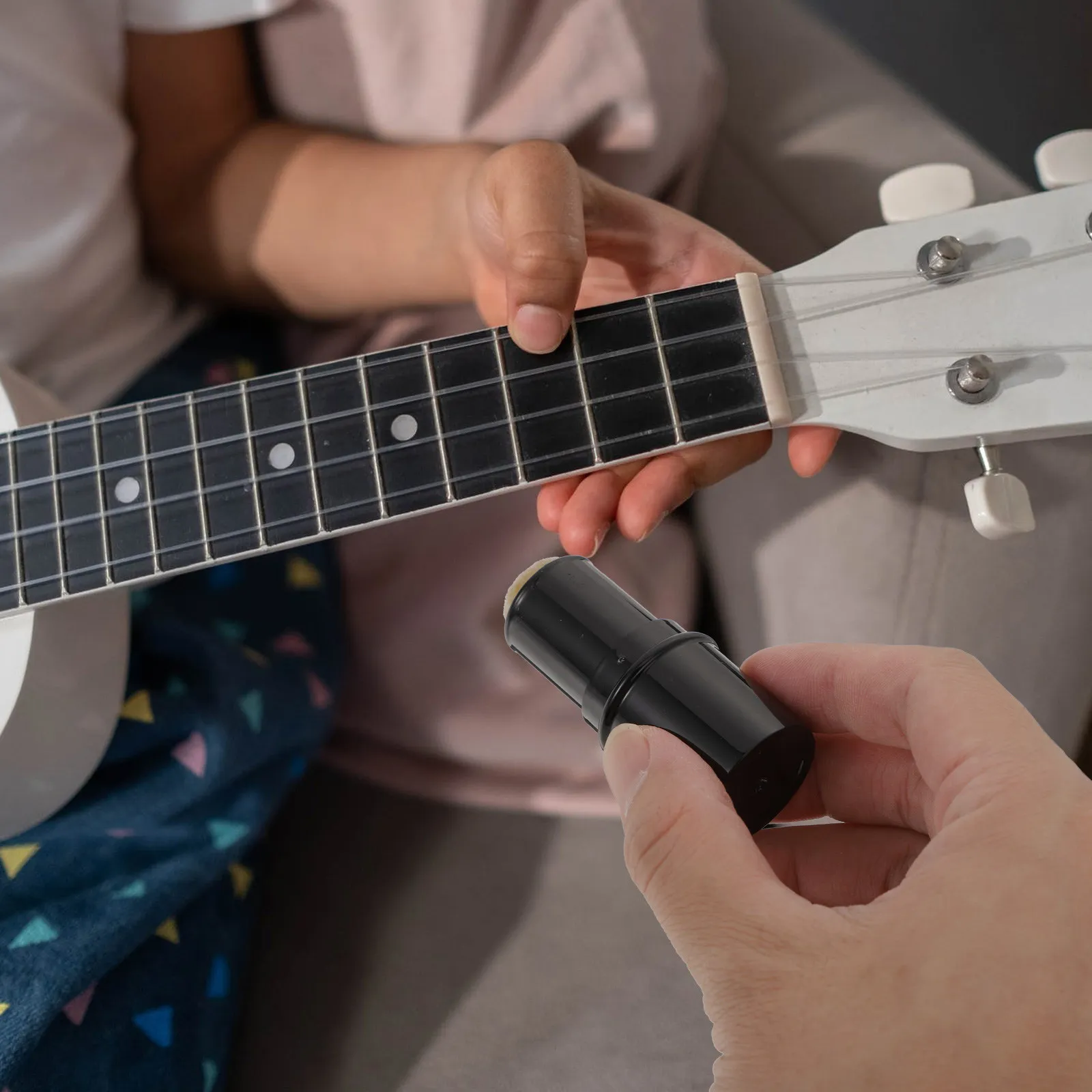 1Pcs Guitar Rust Removal Pen Black String Protection Oil Smoothness Enhancer Instrument Care Guitar String Protection Oil