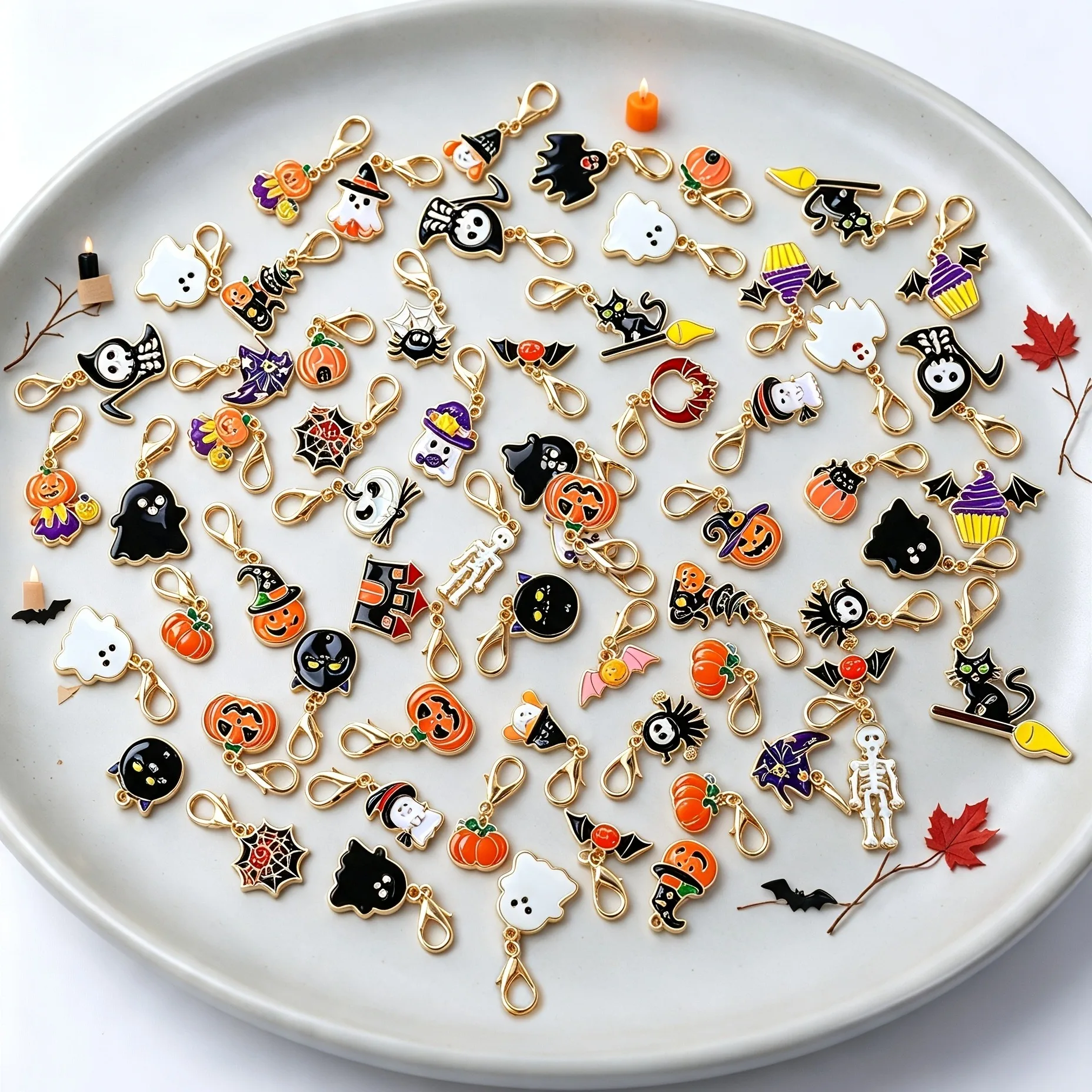 24 Stück zufällige Halloween-Kreativ-Mode-Schlüsselanhänger-Anhänger: Geister, Kürbisse, Fledermäuse, schwarze Katzen, DIY-Zubehör für Taschen, Armbänder und Anhänger. – Detail 3