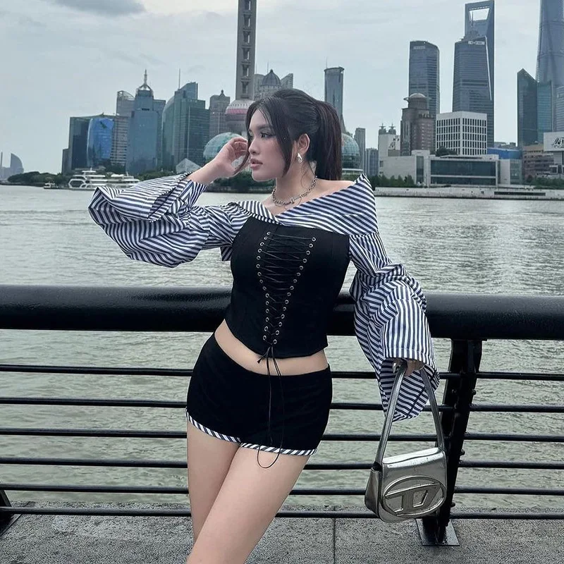 Set da 2 pezzi Camicia a maniche lunghe con spalle scoperte senza schienale Striscia di colore a contrasto Vita in pizzo Pantaloncini coordinati Spend One's Holiday