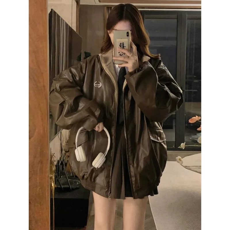 Maillard-Chaqueta de cuero PU a la moda con abrigo de lana de cordero para mujer, chaqueta acolchada de algodón con locomotora de terciopelo Y2K de ambos lados para invierno