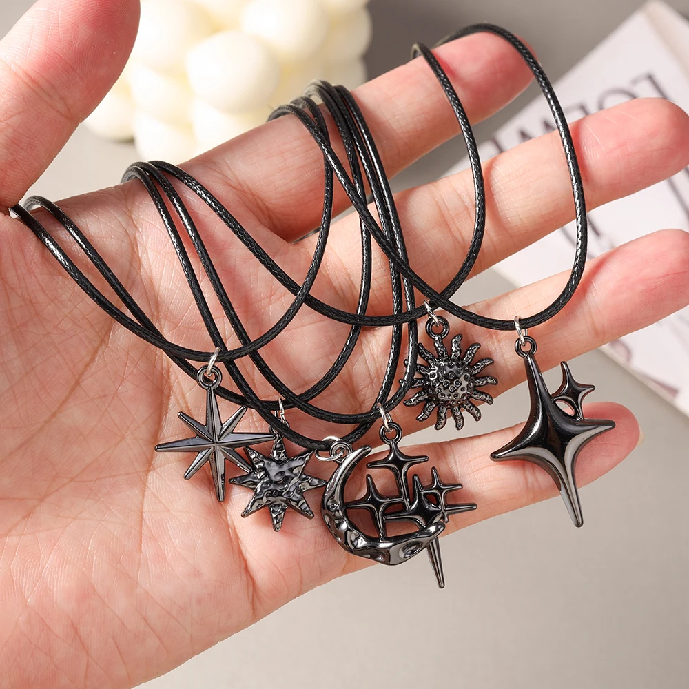 Aihua Hip-Hop Halskette mit Sonne-Mond-Stern-Anhänger in Gunmetal-Schwarz für Damen und Herren, Punk-Stil mit schwarzem Seilband, Y2K-Party-Schmuckgeschenke – Detail 1