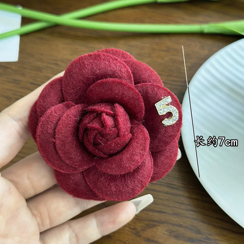 Koreanische Stoff Kamelie Brosche High-end Rose Blume Corsage Kristall Ziffern Anstecknadeln Vintage Broschen für Frauen Zubehör – Detail 5