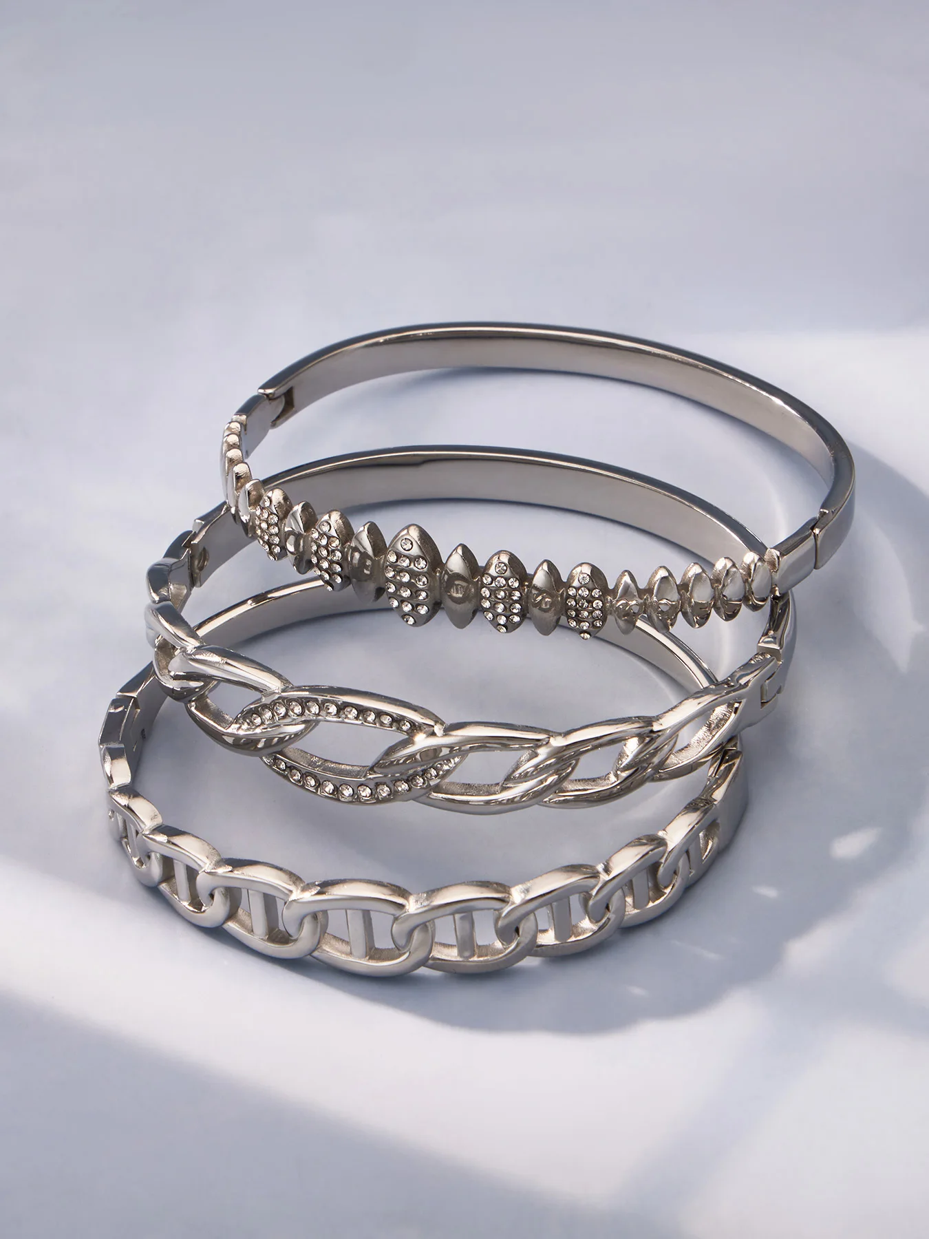 Zierliche Edelstahl-Armreifen für Frauen 18k Vergoldete Verschlungene Armreifen Armbänder Geometrisches Ästhetisches Armband – Detail 12