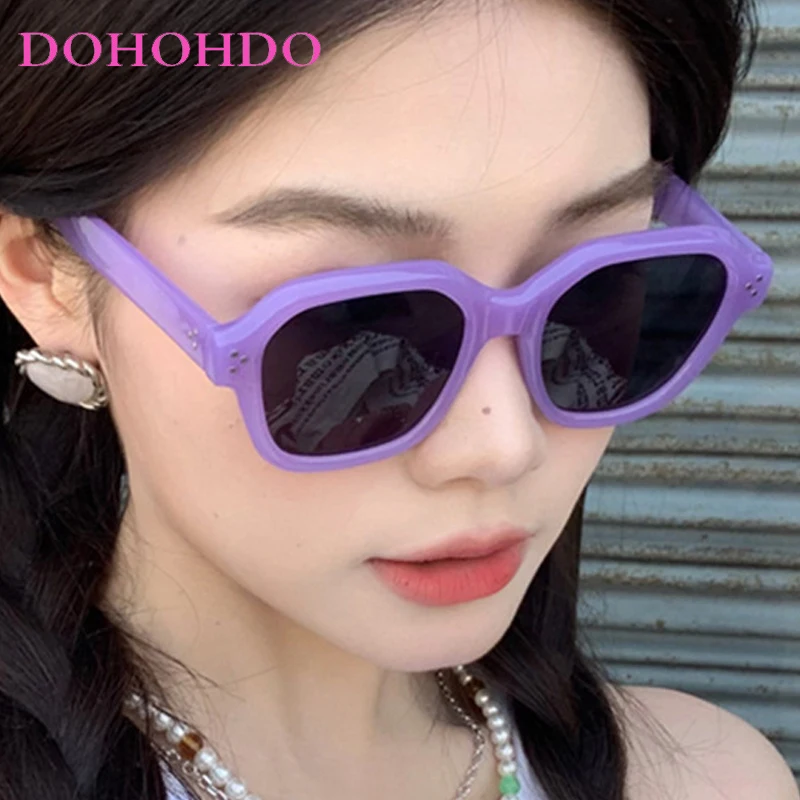 

Retro Luxury Square Frame Rivets Decoration Sunglasses Women Men Fashion Brand Designer Outdoor Travel Shade Sun Glasses UV400