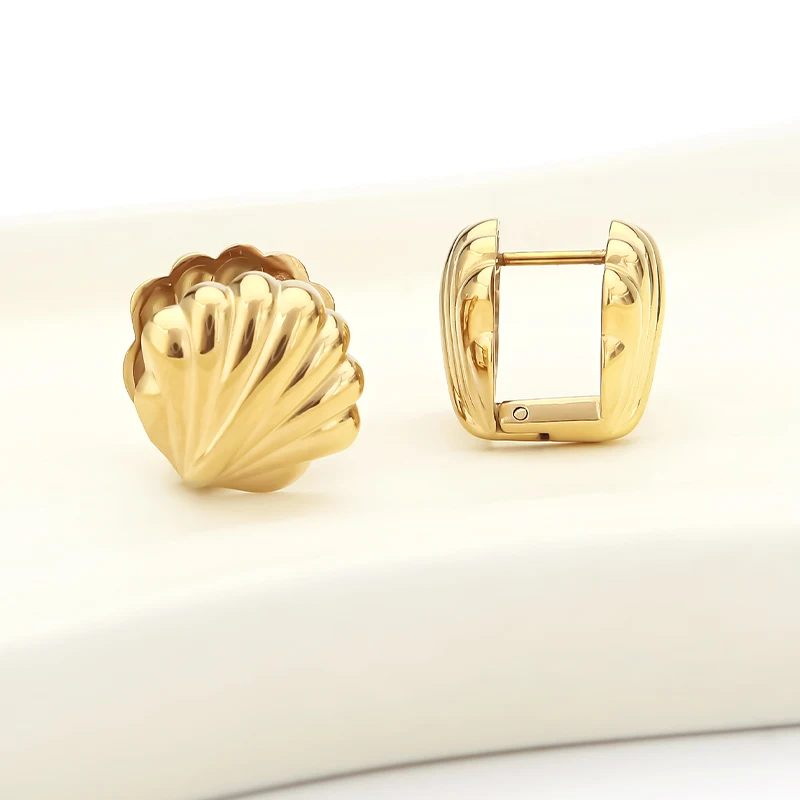 VAROLE Scallop Shell Clip-on Earrings Ocean Style Women Daily Party Pendiente Boucle D'oreille Cute Fashion Statement Jewelry