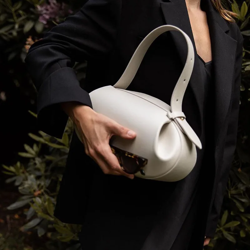 

This year's trendy bags include crossbody, casual versatile 3D women's underarm small round bags, baguette bags and handbags