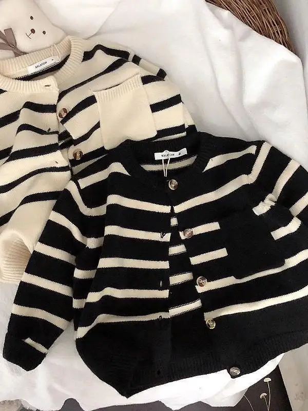 Miękki kardigan w paski na wiosnę i jesień, ubranka dla niemowląt, dzianinowa odzież wierzchnia dla dzieci, okrągły dekolt, długi rękaw, jedwabny top.
