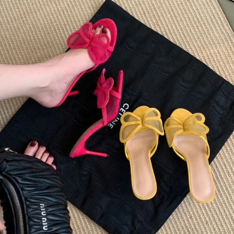 فراشة مصمم كعب رقيقة الشرائح النساء النعال مثير الصيف جديد مأدبة أحذية الحفلات أزياء العلامة التجارية السيدات صندل كعب عالٍ