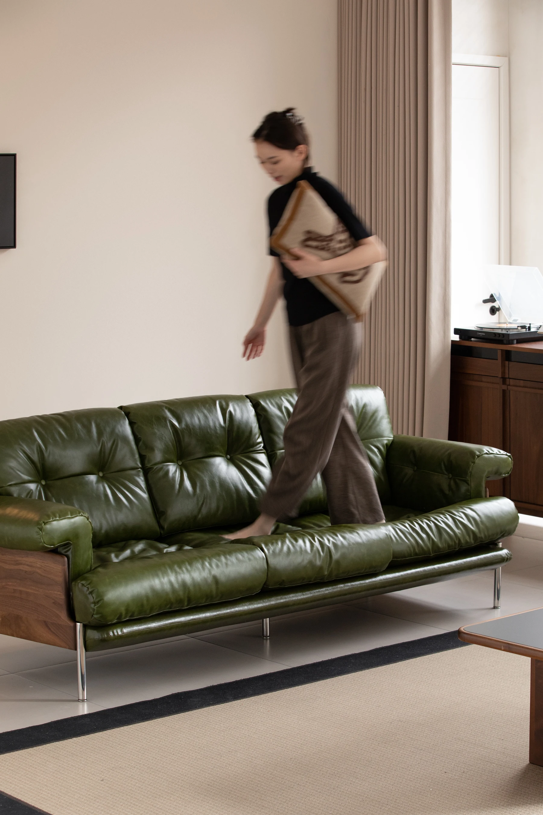 #Manufacturer Wholesale Modern Fashion New Design Living Room Apartment Hotel Comfortable Genuine Leather Sofa High Quality