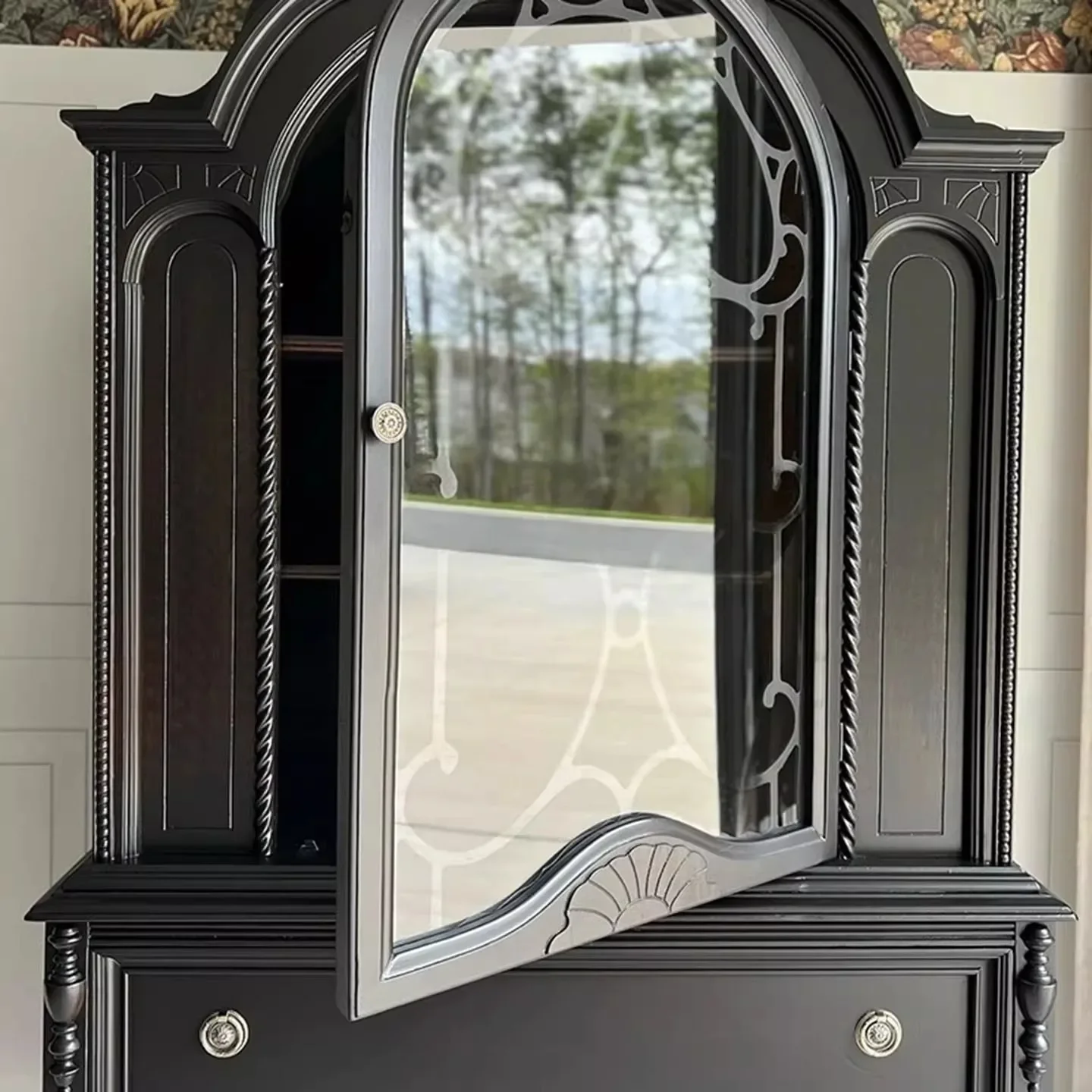 American retro solid wood carved wine cabinet French antique black glass door locker living room storage display cabinet