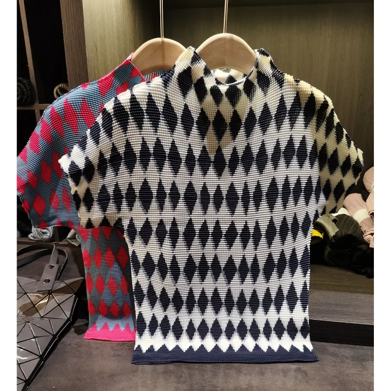 

Miyake Pleated T-Shirt Niche Print Corn Grain T-Shirt Short Sleeve 2026 Summer High-End Half High Collar Base Shirt Pleats Top