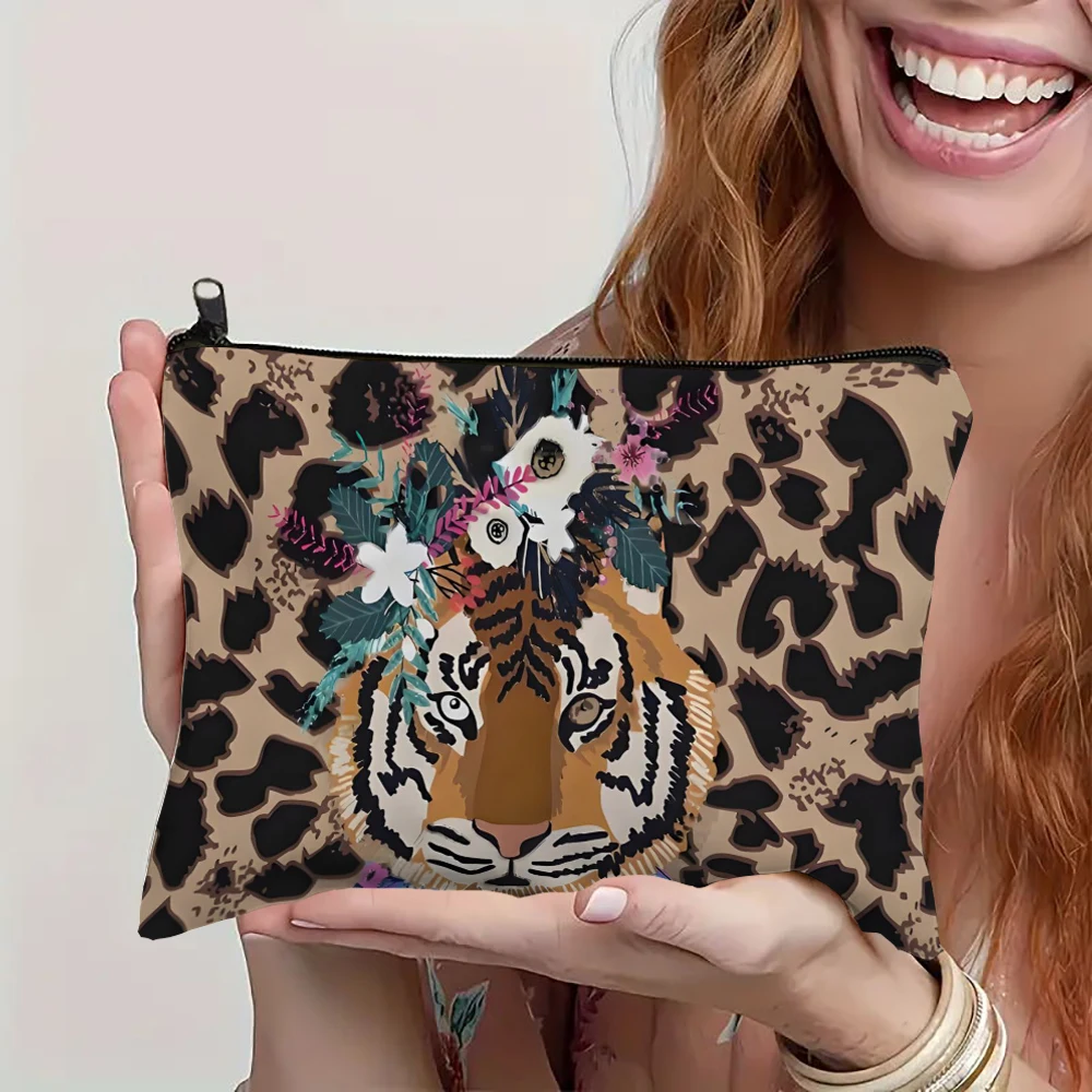 Fashionable Tiger Leopard Print Cosmetic Bag for Storing Skin Care Ltems Lipsticks Accessories Travel Necessity Birthday Gift