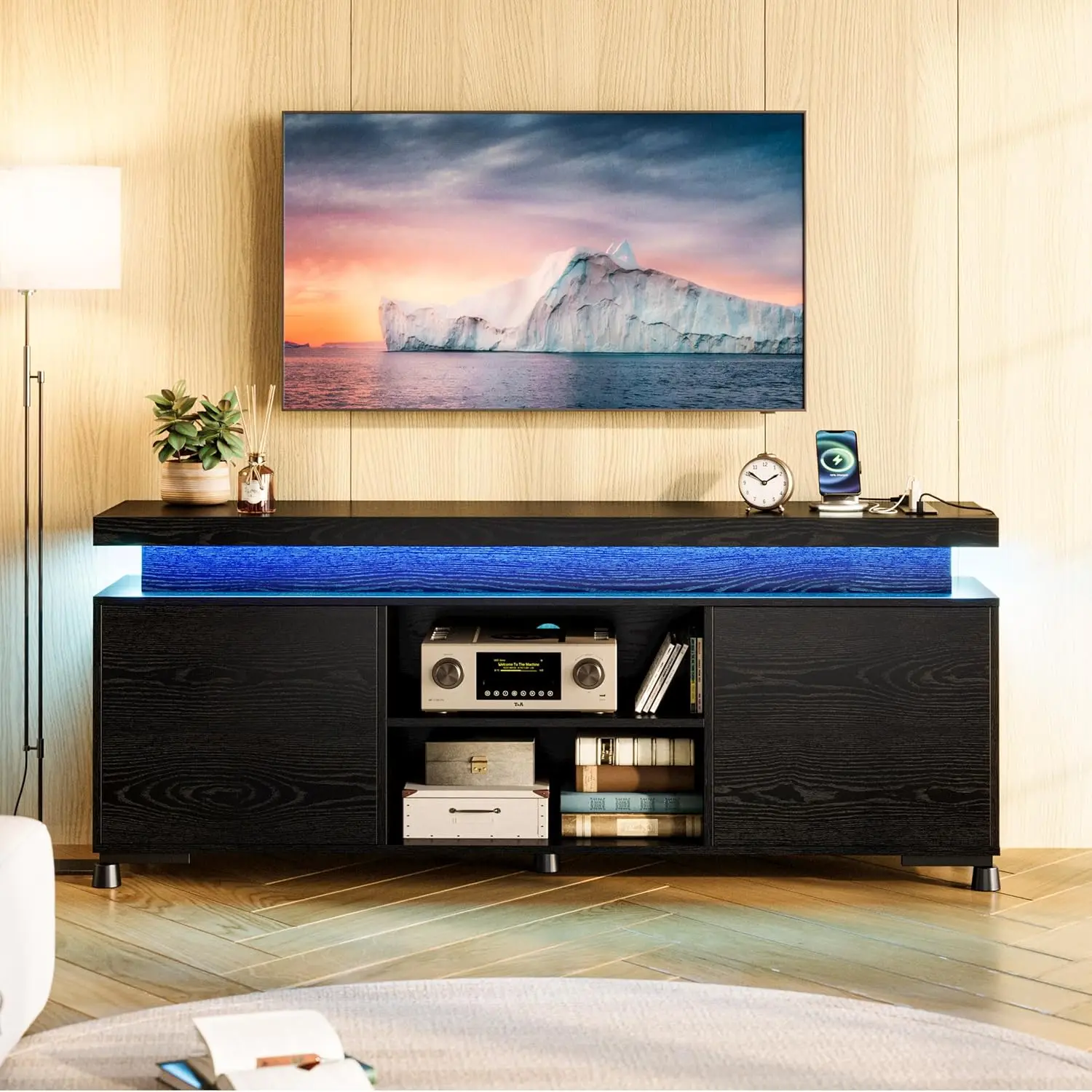 Suportes de TV para TVs 65 + polegadas com tomada de energia de luzes LED, console de TV moderno, centro de entretenimento, armário de armazenamento para sala de estar