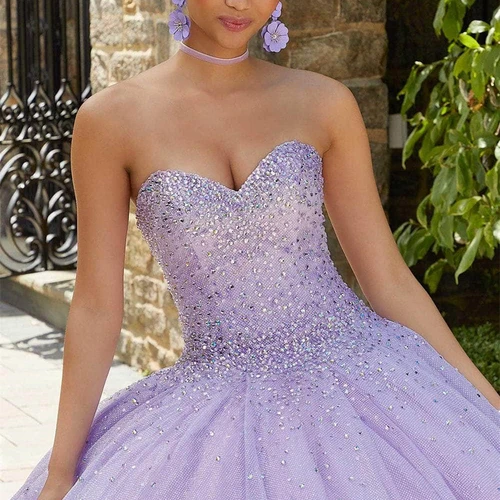 ملابس الحفلات والعطلات