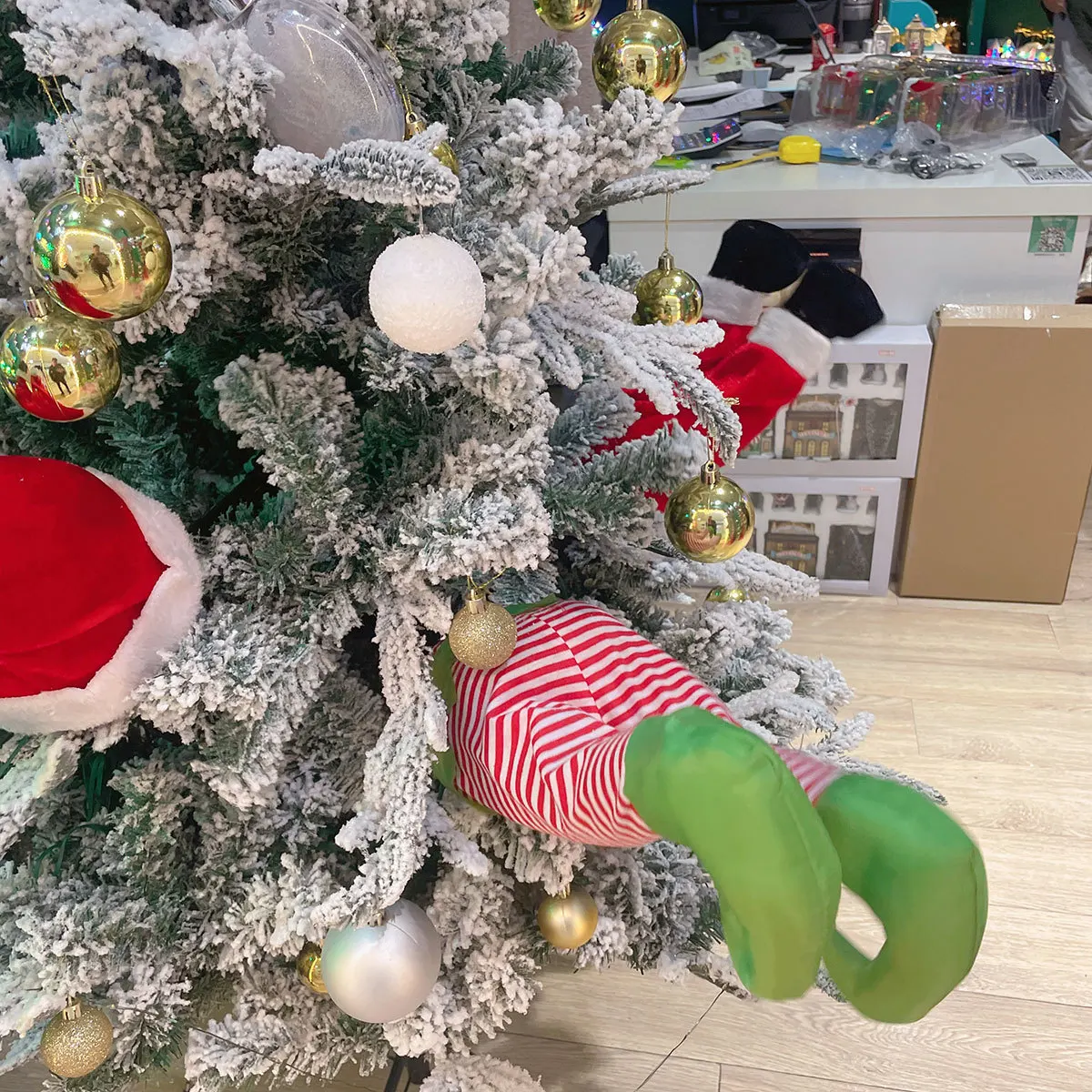 Electric Santa Claus Pants Christmas Tree Pendant Swing Shaking Ornaments Christmas Decoration Scene Arrangement