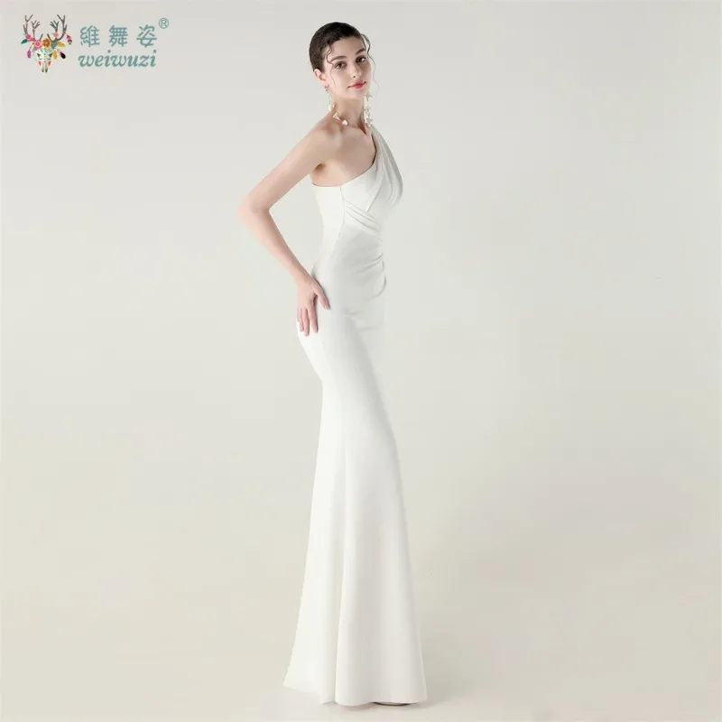 韓国風ミニマリストシングルショルダーサテンプリーツウェディングブライズメイドイブニングドレス、スリット入りスリムフィットマーメイドイブニングドレス