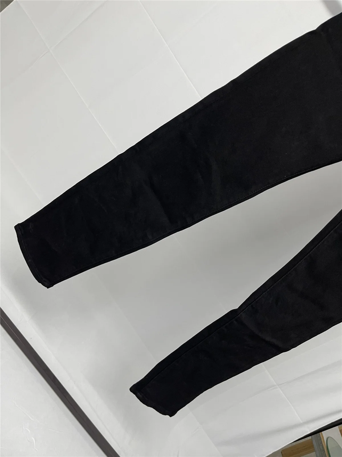 Jeans twiches noirs pour hommes avec petits pieds, usé, à la mode, coupe couvertes, légèrement élastique, éclaboussé de peinture à l'encre, simple, nouveau, 2024