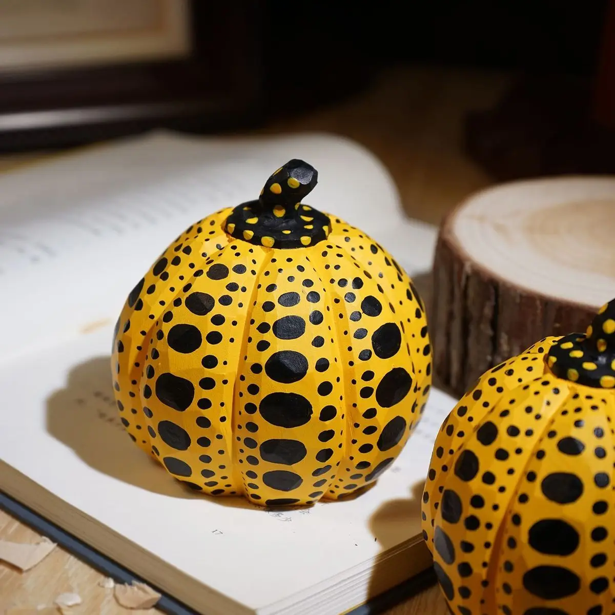 Handmade Wood Carving Kusama Yayoi Pumpkin Statue Japanese Art Wave Point Pumpkin Sculpture Brand Resin Crafts Office Home Decor