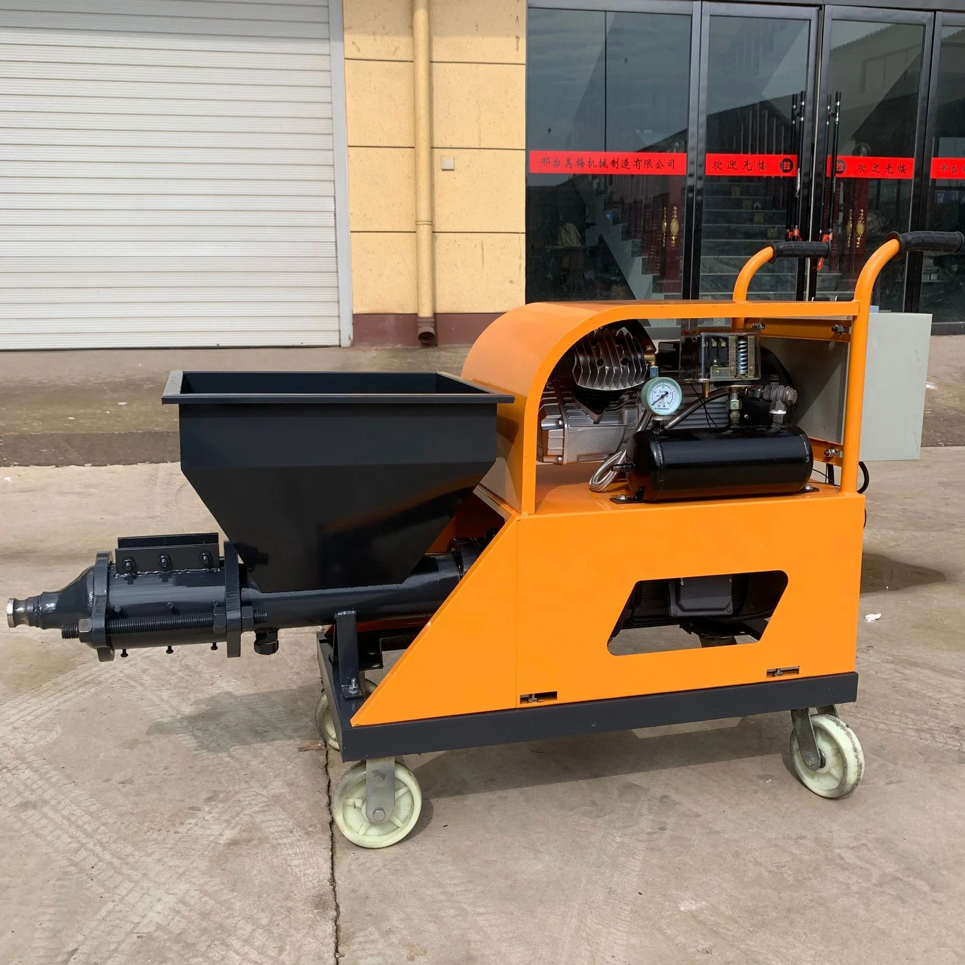 Electric Cement Plaster Spraying Machine Mortar Spray Equipment Wall Plastering Machine For Building Interior Finish Use