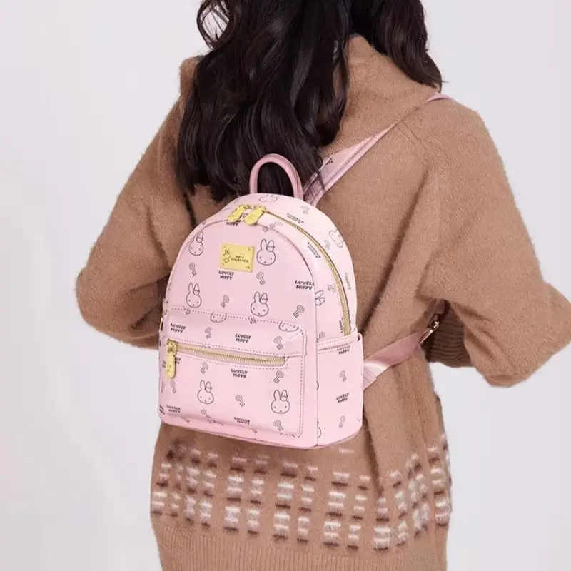 

Новый рюкзак Miffy с мультяшным принтом, модный универсальный повседневный рюкзак для девочек, классический коллекционный подарок, серия украшений