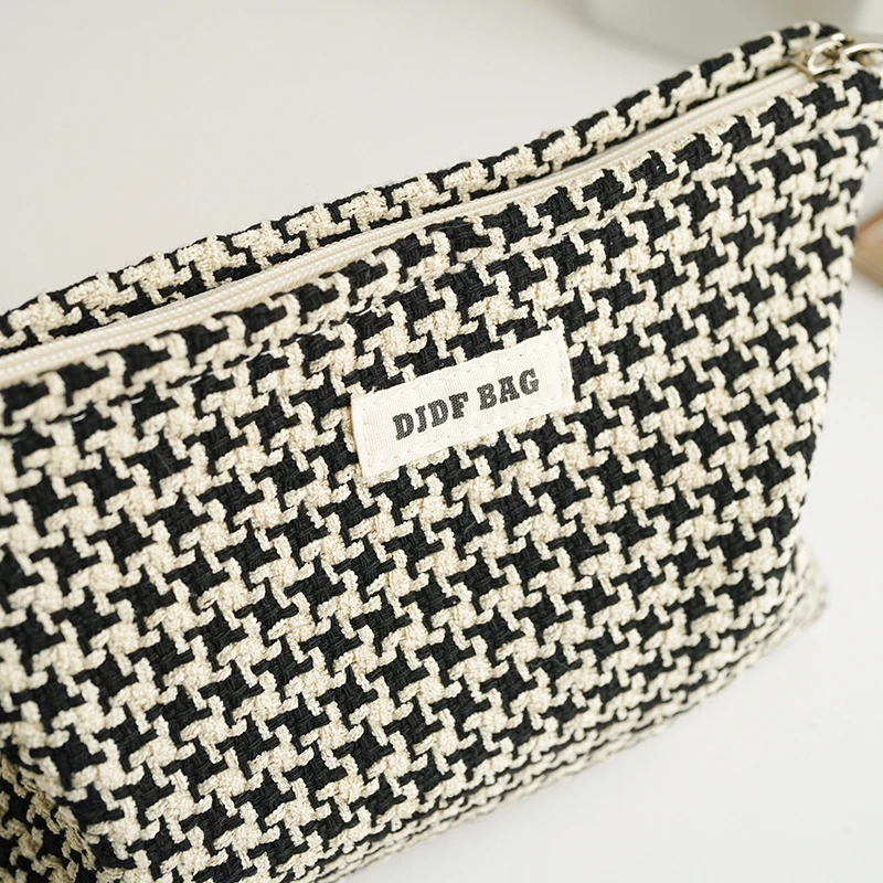 DJDF Women\'s Cosmetic Bag Black & White Houndstooth Skincare Products Large Capacity Storage Bag Portable Travel Toiletry Bag